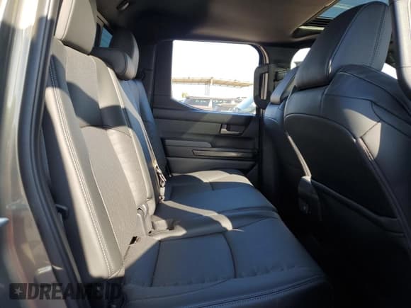 ✅ 2024 Toyota Tacoma TRD Pro Hybrid • VIN: 3TYLC5LN6RT005887 • Lot: 85902035. Wystawiony na Copart z przebiegiem 15 801 mil. Bezpłatny archiwum sprzedaży aukcyjnych z USA i szczegółowy raport historii pojazdu na DreamBid. Zdjęcie 10.