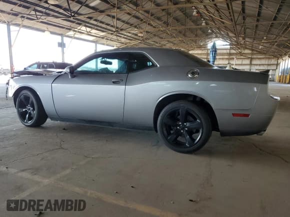 ✅ 2013 Dodge Challenger SXT Plus • VIN: 2C3CDYAGXDH632778 • Lot: 69121654. Wystawiony na Copart z przebiegiem Nie podano. Bezpłatny archiwum sprzedaży aukcyjnych z USA i szczegółowy raport historii pojazdu na DreamBid. Zdjęcie 2.