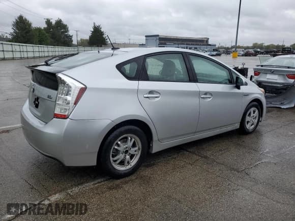 ✅ 2010 Toyota Prius III • VIN: JTDKN3DU8A0155776 • Лот: 90825715. Опубликован ранее на Copart с пробегом 220 799 миль. Бесплатный доступ к архиву аукционных продаж из США и подробный отчёт об истории автомобиля на DreamBid. Изображение 3.