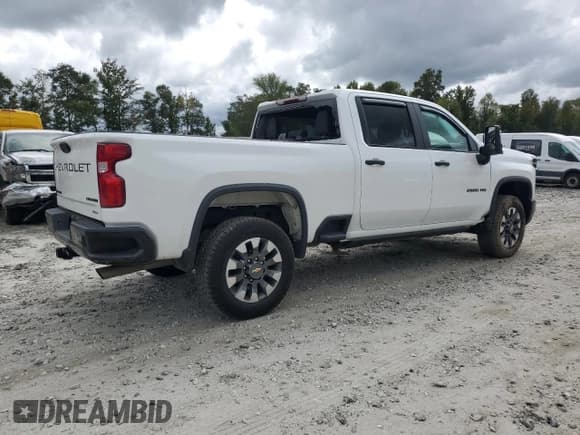 ✅ 2024 Chevrolet Silverado 2500HD Custom • VIN: 2GC1YME74R1253124 • Lot: 82267085. Listed on Copart with 9,765 mi. Free auction sales archive from the USA and detailed vehicle history report at DreamBid. Image 3.