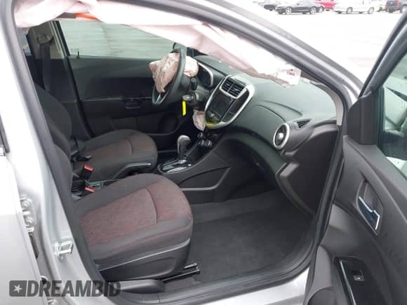 2020 Chevrolet Sonic LT z VIN 1G1JD6SB0L4136676, wystawiony jako IAAI lot #41967910 z przebiegiem 25 805 mil mil oraz . Historia ofert i sprzedaży dostępna na DreamBid. Obrazek 5.