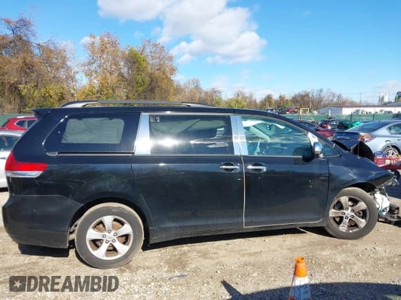 ✅ 2012 Toyota Sienna LE • VIN: 5TDKK3DC6CS196455 • Lot: 43662328. Wystawiony na IAAI z przebiegiem 155 520 mil. Bezpłatny archiwum sprzedaży aukcyjnych z USA i szczegółowy raport historii pojazdu na DreamBid. Zdjęcie 14.