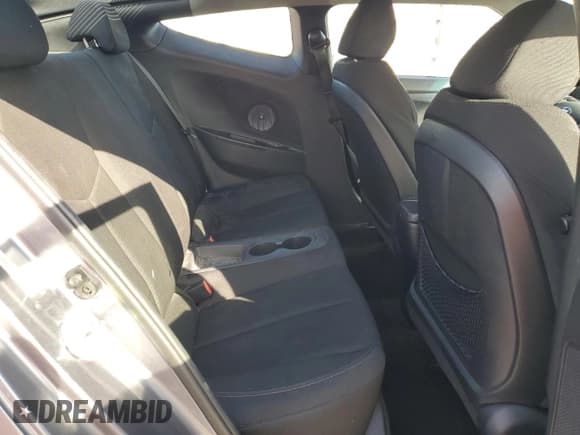 ✅ 2015 Hyundai Veloster • VIN: KMHTC6AD4FU238598 • Lot: 81875334. Wystawiony na Copart z przebiegiem 92 443 mil. Bezpłatny archiwum sprzedaży aukcyjnych z USA i szczegółowy raport historii pojazdu na DreamBid. Zdjęcie 10.