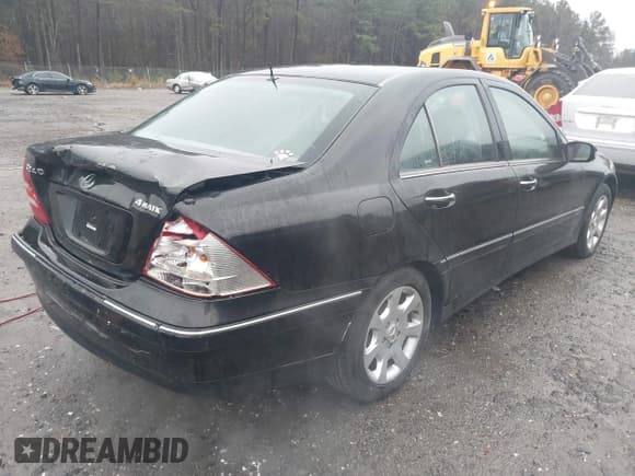 ✅ 2005 Mercedes-Benz C 240 • VIN: WDBRF81J25F610335 • Lot: 41537990. Wystawiony na IAAI z przebiegiem 207 104 mil. Bezpłatny archiwum sprzedaży aukcyjnych z USA i szczegółowy raport historii pojazdu na DreamBid. Zdjęcie 4.