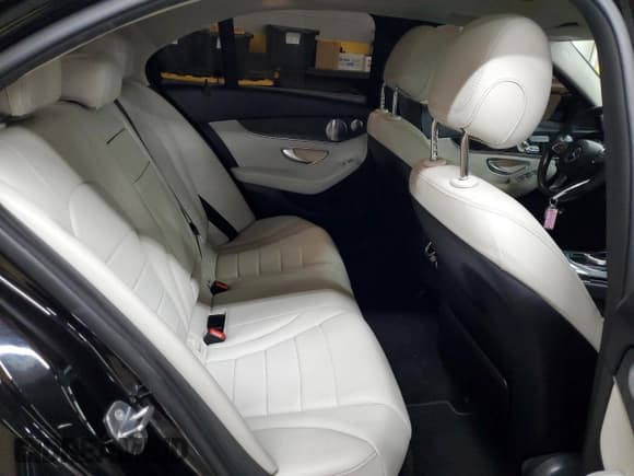 ✅ 2017 Mercedes-Benz C 300 • VIN: 55SWF4KB4HU213950 • Lot: 90358285. Wystawiony na Copart z przebiegiem 56 564 mil. Bezpłatny archiwum sprzedaży aukcyjnych z USA i szczegółowy raport historii pojazdu na DreamBid. Zdjęcie 10.