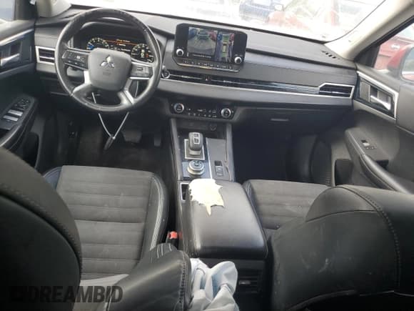 ✅ 2024 Mitsubishi Outlander SE • VIN: JA4J4VA84RZ010950 • Lot: 84249215. Listed on Copart with 99,197 mi. Free auction sales archive from the USA and detailed vehicle history report at DreamBid. Image 8.