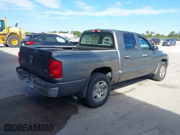 2005 Dodge Dakota SLT с VIN 1D7HE48N95S214305, выставлен на аукционе IAAI как лот 43611090 с пробегом 122 140 миль миль и . История ставок и продаж доступна на DreamBid. Изображение 4.