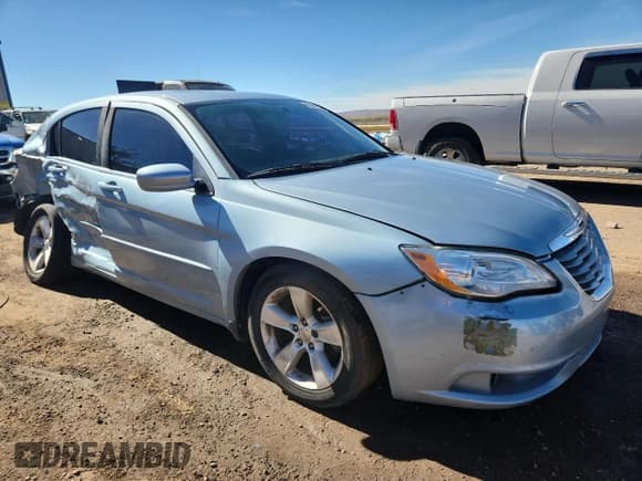 ✅ 2012 Chrysler 200 Touring • VIN: 1C3CCBBG7CN139452 • Lot: 90944035. Wystawiony na Copart z przebiegiem 150 840 mil. Bezpłatny archiwum sprzedaży aukcyjnych z USA i szczegółowy raport historii pojazdu na DreamBid. Zdjęcie 4.