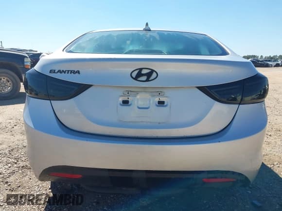 ✅ 2013 Hyundai Elantra GLS • VIN: KMHDH4AE1DU997256 • Lot: 43418020. Listed on IAAI with 135,677 mi. Free auction sales archive from the USA and detailed vehicle history report at DreamBid. Image 17.