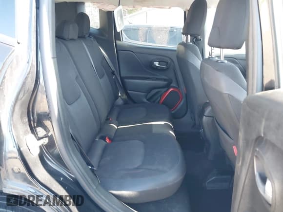 ✅ 2018 Jeep Renegade Trailhawk • VIN: ZACCJBCB7JPH63647 • Lot: 42103197. Listed on IAAI with 106,383 mi. Free auction sales archive from the USA and detailed vehicle history report at DreamBid. Image 8.