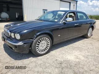 ✅ 2007 Jaguar XJ Vanden Plas • VIN: SAJWA82B87SH11551 • Лот: 61506525. Опубликован ранее на Copart с пробегом 159 073 миль. Бесплатный доступ к архиву аукционных продаж из США и подробный отчёт об истории автомобиля на DreamBid. Изображение 1.