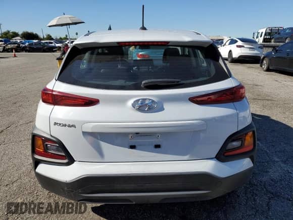 2020 Hyundai Kona SE с VIN KM8K12AA3LU556286, выставлен на аукционе Copart как лот 38999873 с пробегом 21 700 миль миль и . История ставок и продаж доступна на DreamBid. Изображение 6.