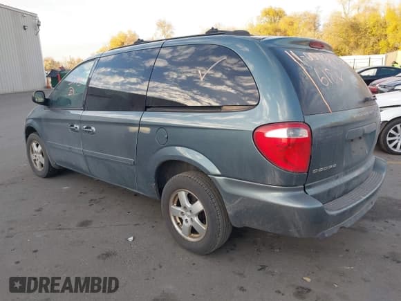 ✅ 2005 Dodge Caravan SXT • VIN: 2D4GP44L95R299610 • Lot: 43657743. Wystawiony na IAAI z przebiegiem 363 004 mil. Bezpłatny archiwum sprzedaży aukcyjnych z USA i szczegółowy raport historii pojazdu na DreamBid. Zdjęcie 3.