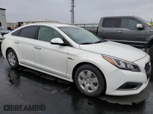 ✅ 2016 Hyundai Sonata SE • VIN: KMHE24L18GA015003 • Лот: 91638685. Опубликован ранее на Copart с пробегом 125 371 миль. Бесплатный доступ к архиву аукционных продаж из США и подробный отчёт об истории автомобиля на DreamBid. Изображение 4.