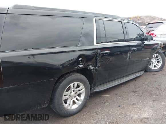 2018 Chevrolet Suburban LS z VIN 1GNSKGKCXJR264351, wystawiony jako IAAI lot #42365399 z przebiegiem 69 704 mil mil oraz . Historia ofert i sprzedaży dostępna na DreamBid. Obrazek 17.