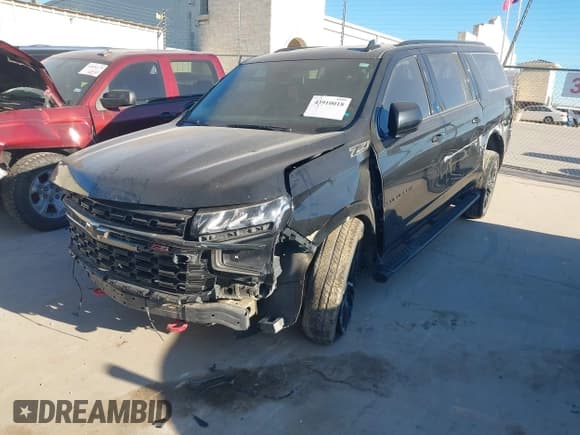 ✅ 2021 Chevrolet Suburban Z71 • VIN: 1GNSKDKD5MR348282 • Лот: 43910018. Опубликован ранее на IAAI с пробегом 212 014 миль. Бесплатный доступ к архиву аукционных продаж из США и подробный отчёт об истории автомобиля на DreamBid. Изображение 2.