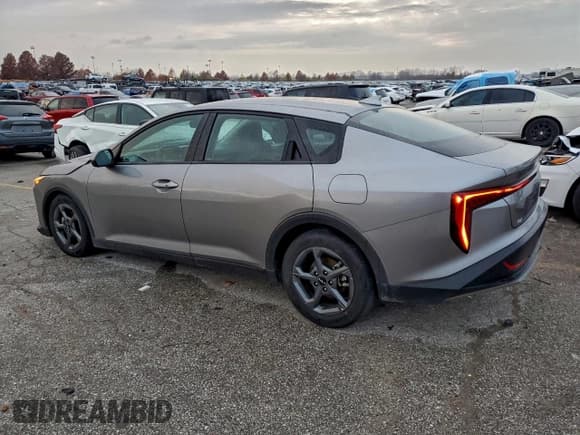 ✅ 2025 Kia K4 LXS • VIN: 3KPFT4DE0SE046422 • Lot: 94164055. Wystawiony na Copart z przebiegiem 23 194 mil. Bezpłatny archiwum sprzedaży aukcyjnych z USA i szczegółowy raport historii pojazdu na DreamBid. Zdjęcie 2.