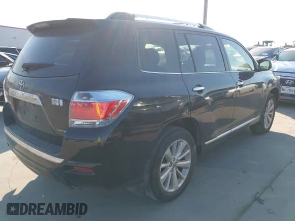 ✅ 2013 Toyota Highlander Limited • VIN: JTEDC3EH9D2017538 • Lot: 43245756. Wystawiony na IAAI z przebiegiem 188 658 mil. Bezpłatny archiwum sprzedaży aukcyjnych z USA i szczegółowy raport historii pojazdu na DreamBid. Zdjęcie 4.