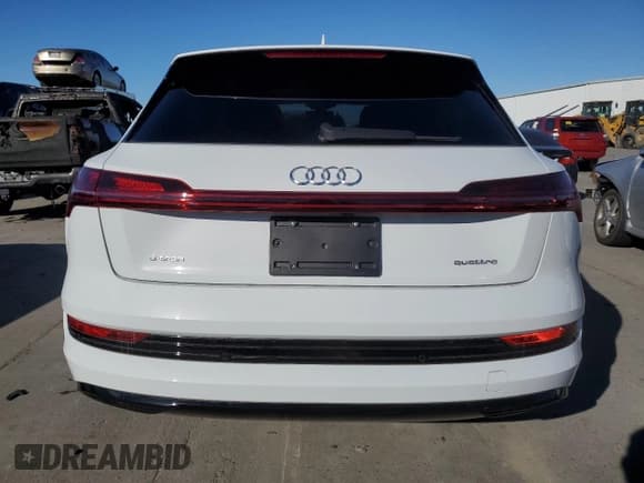 ✅ 2021 Audi e-tron Premium • VIN: WA1AAAGE7MB007251 • Лот: 91068285. Опубликован ранее на Copart с пробегом 31 717 миль. Бесплатный доступ к архиву аукционных продаж из США и подробный отчёт об истории автомобиля на DreamBid. Изображение 6.