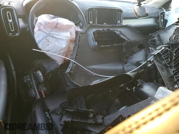 ✅ 2022 Volvo XC40 Momentum • VIN: YV4AC2HK3N2706238 • Lot: 71826024. Listed on Copart with Not provided. Free auction sales archive from the USA and detailed vehicle history report at DreamBid. Image 8.