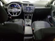 ✅ 2022 Volkswagen Tiguan S • VIN: 3VV0B7AX2NM082513 • Lot: 47457475. Wystawiony na Copart z przebiegiem 60 289 mil. Bezpłatny archiwum sprzedaży aukcyjnych z USA i szczegółowy raport historii pojazdu na DreamBid. Zdjęcie 8.