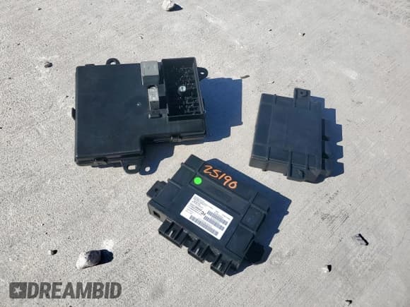 ✅ 2005 Chevrolet Corvette • VIN: 1G1YY24U655105052 • Lot: 85957355. Wystawiony na Copart z przebiegiem Nie podano. Bezpłatny archiwum sprzedaży aukcyjnych z USA i szczegółowy raport historii pojazdu na DreamBid. Zdjęcie 12.