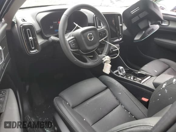 ✅ 2024 Volvo XC40 Plus Dark Theme • VIN: YV4L12UL1R2223284 • Lot: 70856345. Listed on Copart with 20,546 mi. Free auction sales archive from the USA and detailed vehicle history report at DreamBid. Image 8.