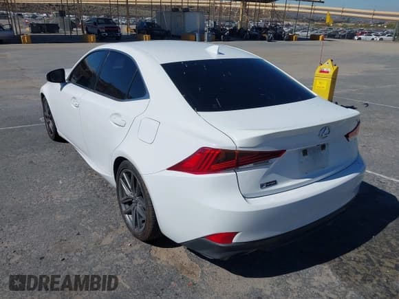 ✅ 2017 Lexus IS 200t • VIN: JTHBA1D23H5053960 • Lot: 42876263. Wystawiony na IAAI z przebiegiem 146 850 mil. Bezpłatny archiwum sprzedaży aukcyjnych z USA i szczegółowy raport historii pojazdu na DreamBid. Zdjęcie 3.