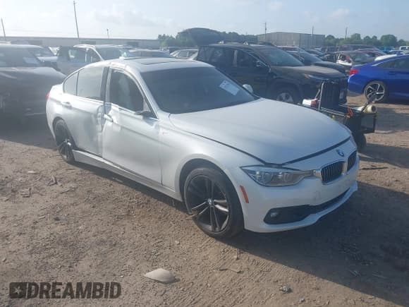 ✅ 2018 BMW 3 Series 330i • VIN: WBA8B9G5XJNU98731 • Лот: 42532196. Опубликован ранее на IAAI с пробегом 45 568 миль. Бесплатный доступ к архиву аукционных продаж из США и подробный отчёт об истории автомобиля на DreamBid. Изображение 1.