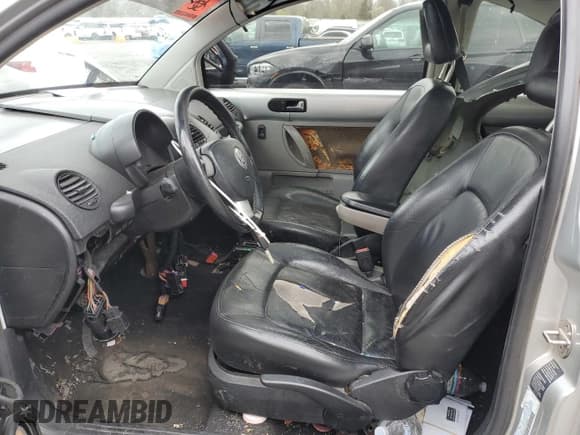 ✅ 2000 Volkswagen Beetle GLX • VIN: 3VWDD21C0YM482825 • Lot: 53031135. Wystawiony na Copart z przebiegiem 153 167 mil. Bezpłatny archiwum sprzedaży aukcyjnych z USA i szczegółowy raport historii pojazdu na DreamBid. Zdjęcie 7.