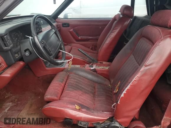 ✅ 1990 Ford Mustang GT • VIN: 1FACP45E8LF124528 • Lot: 87743935. Wystawiony na Copart z przebiegiem 27 018 mil. Bezpłatny archiwum sprzedaży aukcyjnych z USA i szczegółowy raport historii pojazdu na DreamBid. Zdjęcie 7.