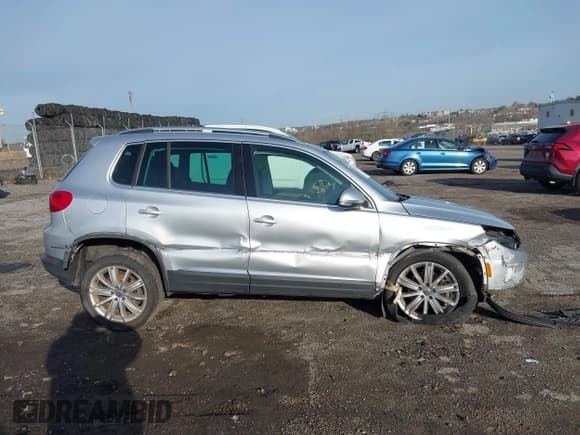 ✅ 2013 Volkswagen Tiguan S • VIN: WVGAV3AX0DW572915 • Лот: 41937763. Опубликован ранее на IAAI с пробегом 65 136 миль. Бесплатный доступ к архиву аукционных продаж из США и подробный отчёт об истории автомобиля на DreamBid. Изображение 6.