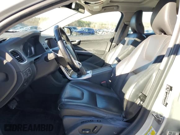 ✅ 2015 Volvo V60 T5 Platinum • VIN: YV1612SD8F1212533 • Lot: 84704784. Listed on Copart with 150,988 mi. Free auction sales archive from the USA and detailed vehicle history report at DreamBid. Image 7.