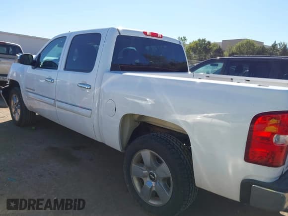 ✅ 2011 Chevrolet Silverado 1500 LT • VIN: 3GCPCSE02BG101100 • Lot: 43404906. Listed on IAAI with 112,018 mi. Free auction sales archive from the USA and detailed vehicle history report at DreamBid. Image 14.