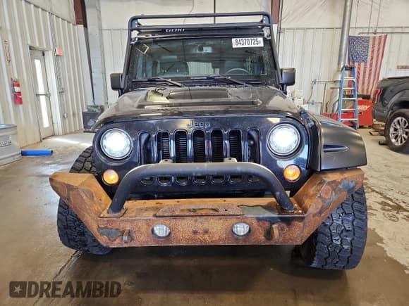 ✅ 2017 Jeep Wrangler Unlimited Sahara • VIN: 1C4BJWEG1HL625158 • Lot: 84370725. Wystawiony na Copart z przebiegiem 87 578 mil. Bezpłatny archiwum sprzedaży aukcyjnych z USA i szczegółowy raport historii pojazdu na DreamBid. Zdjęcie 5.