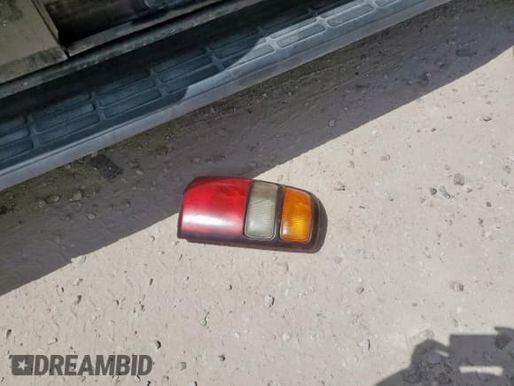 ✅ 2005 Chevrolet Suburban LT • VIN: 3GNEC16Z95G257855 • Лот: 61812335. Опубликован ранее на Copart с пробегом 188 511 миль. Бесплатный доступ к архиву аукционных продаж из США и подробный отчёт об истории автомобиля на DreamBid. Изображение 13.