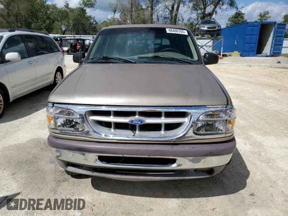 ✅ 1997 Ford Explorer XL • VIN: 1FMDU32E8VUD18279 • Lot: 48486705. Wystawiony na Copart z przebiegiem 235 999 mil. Bezpłatny archiwum sprzedaży aukcyjnych z USA i szczegółowy raport historii pojazdu na DreamBid. Zdjęcie 5.