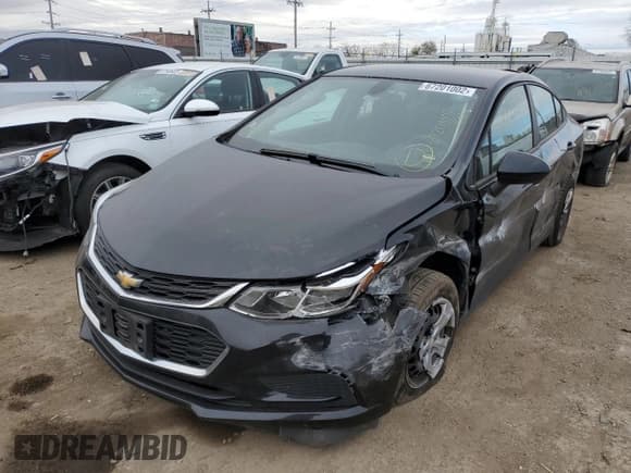 ✅ 2017 Chevrolet Cruze LS • VIN: 1G1BC5SM2H7225321 • Лот: 67201002. Опубликован ранее на Copart с пробегом 63 220 миль. Бесплатный доступ к архиву аукционных продаж из США и подробный отчёт об истории автомобиля на DreamBid. Изображение 2.