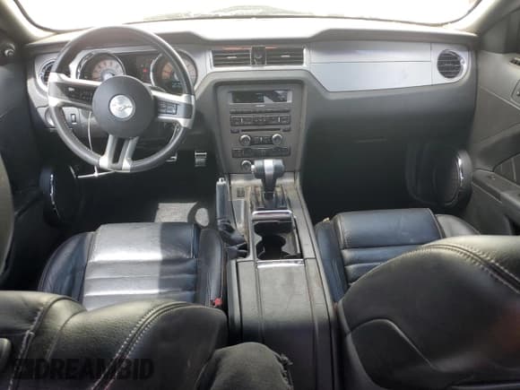 ✅ 2010 Ford Mustang GT • VIN: 1ZVBP8CH3A5153834 • Лот: 84865305. Опубликован ранее на Copart с пробегом 127 730 миль. Бесплатный доступ к архиву аукционных продаж из США и подробный отчёт об истории автомобиля на DreamBid. Изображение 8.