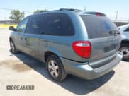 ✅ 2005 Dodge Caravan SXT • VIN: 2D4GP44L95R565529 • Lot: 42460426. Wystawiony na IAAI z przebiegiem 97 882 mil. Bezpłatny archiwum sprzedaży aukcyjnych z USA i szczegółowy raport historii pojazdu na DreamBid. Zdjęcie 3.