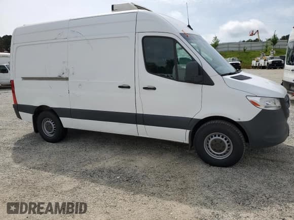 ✅ 2019 Mercedes-Benz Sprinter Cargo • VIN: WD3PF0CD8KT006426 • Lot: 57263295. Listed on Copart with 253,212 mi. Free auction sales archive from the USA and detailed vehicle history report at DreamBid. Image 4.