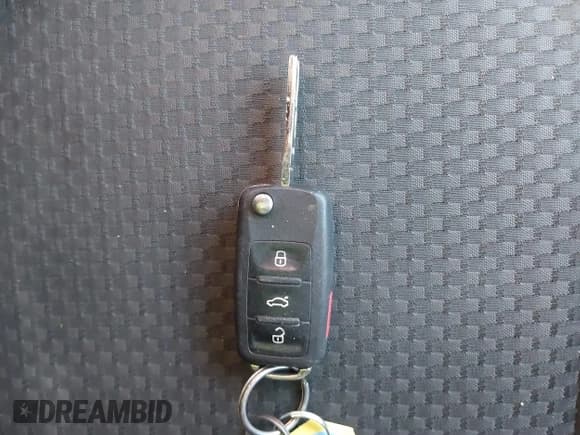 ✅ 2012 Volkswagen Passat S • VIN: 1VWAP7A36CC014745 • Lot: 41606196. Wystawiony na IAAI z przebiegiem 121 364 mil. Bezpłatny archiwum sprzedaży aukcyjnych z USA i szczegółowy raport historii pojazdu na DreamBid. Zdjęcie 11.