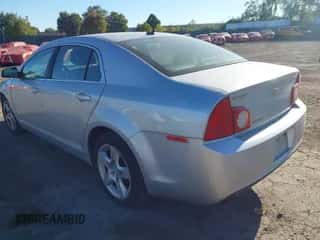 2011 Chevrolet Malibu 1LS z VIN 1G1ZB5E12BF242426, wystawiony jako IAAI lot #43415025 z przebiegiem 88 119 mil mil oraz . Historia ofert i sprzedaży dostępna na DreamBid. Obrazek 3.