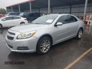 2013 Chevrolet Malibu LT z VIN 1G11C5SA7DF125748, wystawiony jako IAAI lot #43511224 z przebiegiem 291 847 mil mil oraz . Historia ofert i sprzedaży dostępna na DreamBid. Obrazek 2.