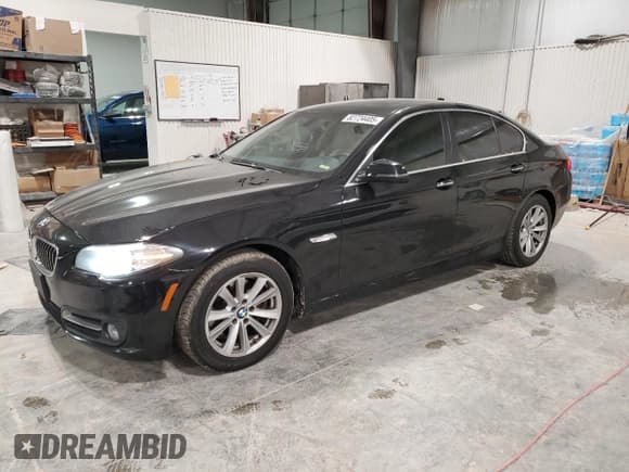 ✅ 2016 BMW 5 Series 528i xDrive • VIN: WBA5A7C5XGG149338 • Лот: 82724405. Опубликован ранее на Copart с пробегом 92 399 миль. Бесплатный доступ к архиву аукционных продаж из США и подробный отчёт об истории автомобиля на DreamBid. Изображение 1.