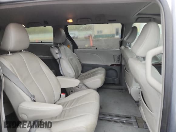 ✅ 2014 Toyota Sienna XLE • VIN: 5TDYK3DC4ES514134 • Лот: 82766385. Опубликован ранее на Copart с пробегом 227 163 миль. Бесплатный доступ к архиву аукционных продаж из США и подробный отчёт об истории автомобиля на DreamBid. Изображение 11.