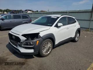 ✅ 2018 Hyundai Kona SEL • VIN: KM8K22AA3JU085766 • Лот: 81479055. Опубликован ранее на Copart с пробегом 33 646 миль. Бесплатный доступ к архиву аукционных продаж из США и подробный отчёт об истории автомобиля на DreamBid. Изображение 1.