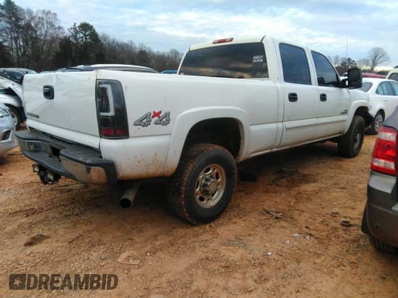 ✅ 2006 Chevrolet Silverado 2500HD LT3 • VIN: 1GCHK23D26F190154 • Лот: 41173966. Опубликован ранее на IAAI с пробегом 296 361 миль. Бесплатный доступ к архиву аукционных продаж из США и подробный отчёт об истории автомобиля на DreamBid. Изображение 4.