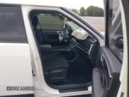 ✅ 2025 Hyundai Santa Fe SE • VIN: 5NMP14GL5SH070275 • Lot: 43286384. Wystawiony na IAAI z przebiegiem 10 123 mil. Bezpłatny archiwum sprzedaży aukcyjnych z USA i szczegółowy raport historii pojazdu na DreamBid. Zdjęcie 5.