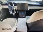 ✅ 2022 Tesla Model S • VIN: 5YJSA1E58NF483388 • Lot: 80904265. Wystawiony na Copart z przebiegiem 121 037 mil. Bezpłatny archiwum sprzedaży aukcyjnych z USA i szczegółowy raport historii pojazdu na DreamBid. Zdjęcie 8.